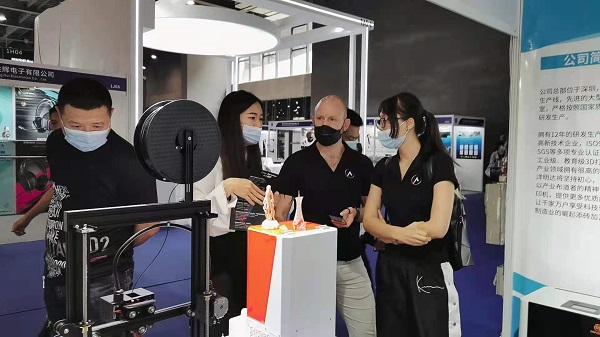 展会现场|jinnianhui金年会3D打印机精彩亮相广州电子展,助力中国智造业(图4) 展会现场|jinnianhui金年会3D打印机精彩亮相广州电子展,助力中国智造业(图4)